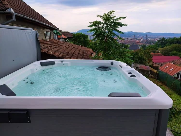 What Are the Different Types of Hot Tubs 01