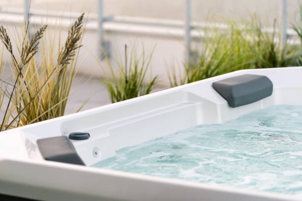 What is the difference between hot tubs and jacuzzis 01